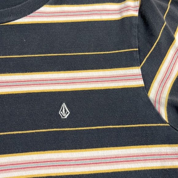 Volcom T-shirt 🖤 - Picture 2 of 8